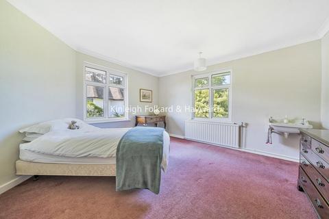 Fircroft Oakwood Close, Chislehurst, BR7 5DD
