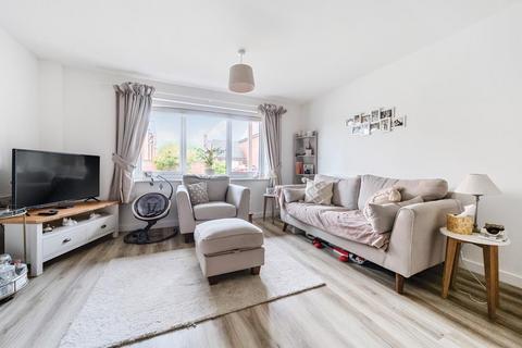 2 bedroom flat for sale, Aylesbury,  Buckinghamshire,  HP20