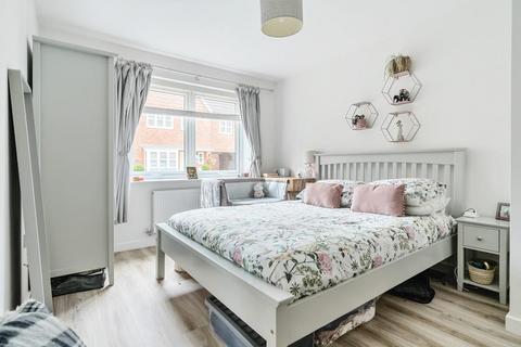 2 bedroom flat for sale, Aylesbury,  Buckinghamshire,  HP20