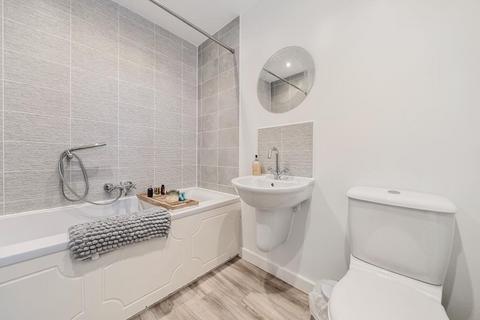 2 bedroom flat for sale, Aylesbury,  Buckinghamshire,  HP20