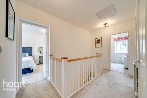 20 Evans Way, Witham, CM8 2FX
