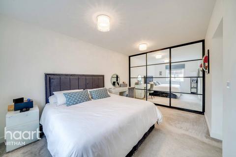 20 Evans Way, Witham, CM8 2FX