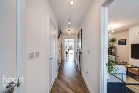 20 Evans Way, Witham, CM8 2FX