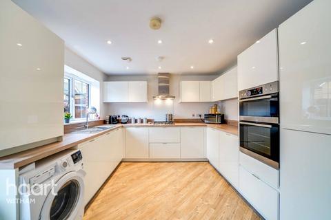 20 Evans Way, Witham, CM8 2FX