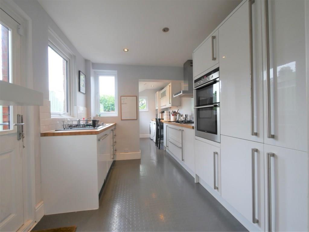 Kitchen breakfast room1
