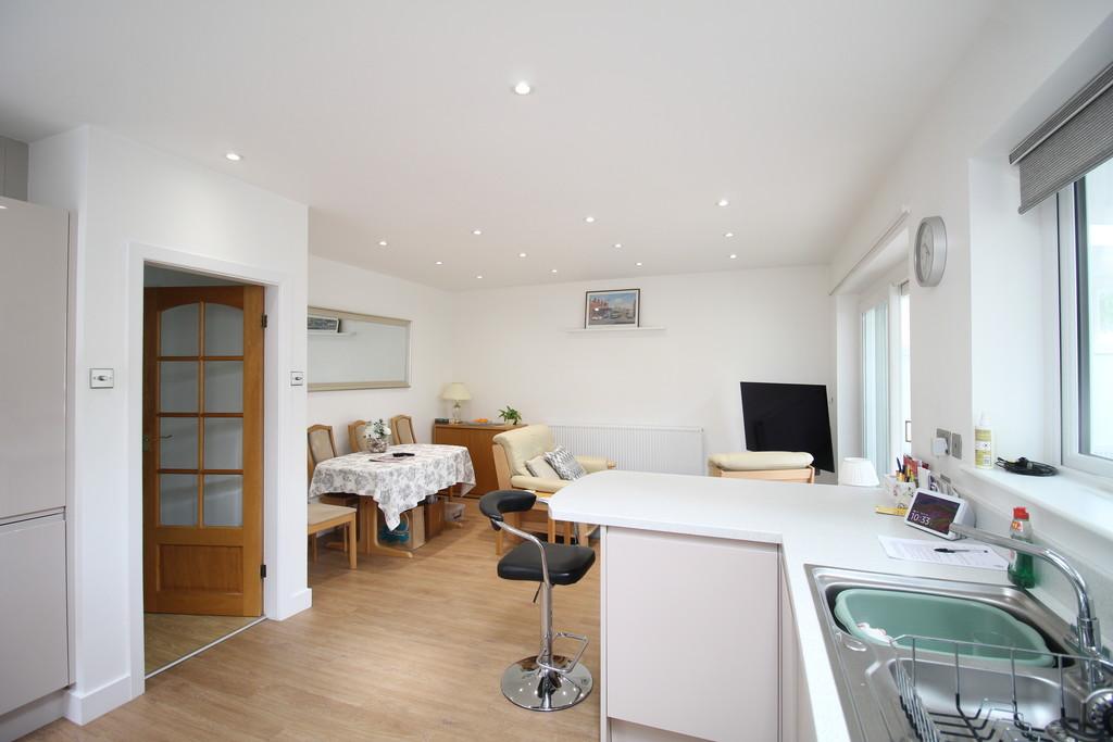 Open Plan Kitchen &#43; Living Area