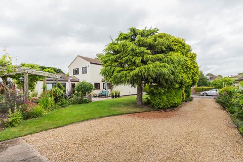 3 bedroom detached house for sale, Victoria Road, Finedon NN9