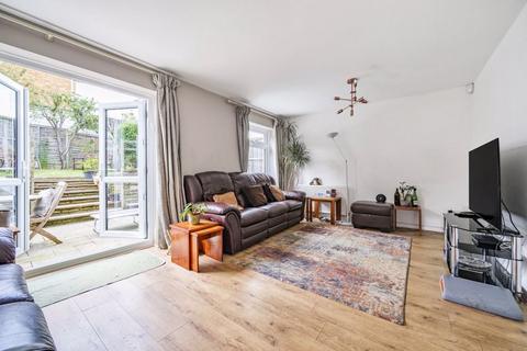 5 bedroom terraced house for sale, Howard Close, London