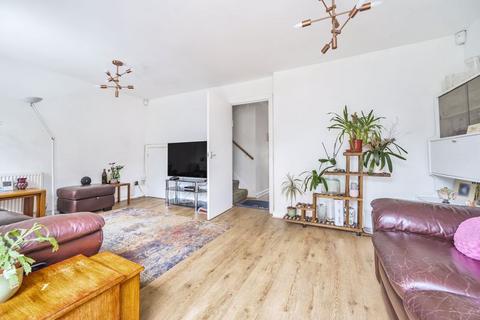5 bedroom terraced house for sale, Howard Close, London