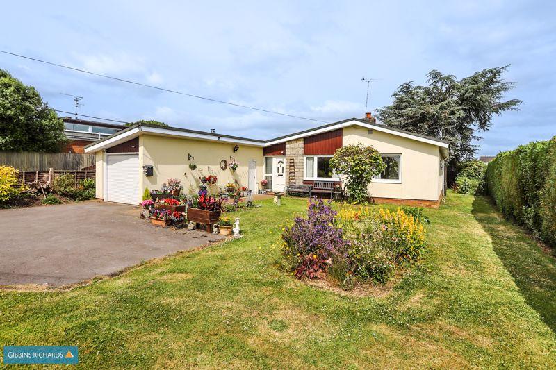 ROCKWELL GREEN 3 bed detached bungalow for sale £360,000