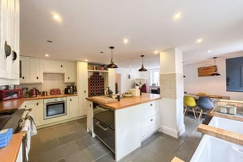16 Thornhill Road, Sutton Coldfield, B74 3EH