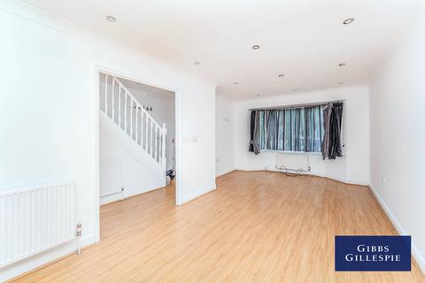 3 bedroom terraced house to rent, Greenford Avenue, W7