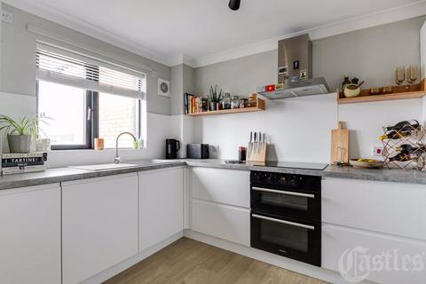 92 Monteagle Way, London, E5 8JF