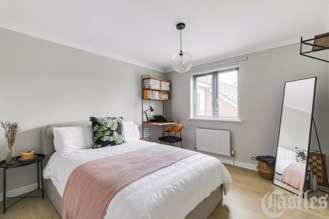 92 Monteagle Way, London, E5 8JF
