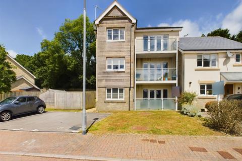 Trelowen Drive, Penryn - Ground floor apartment