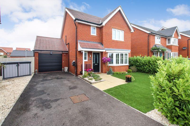 Seaforth Gardens, Bedford MK40 3 bed detached house for sale £390,000