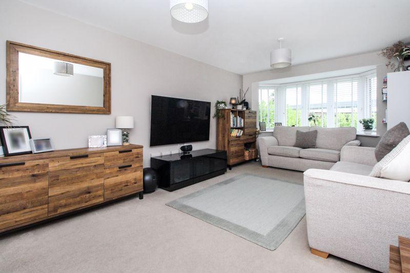 Seaforth Gardens, Bedford MK40 3 bed detached house for sale £390,000
