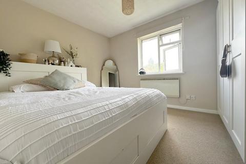 2 bedroom terraced house to rent, Elveden Close, Bushmead, Luton, LU2 7FF