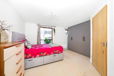 2 bedroom apartment for sale, Harry Close, Croydon, CR0