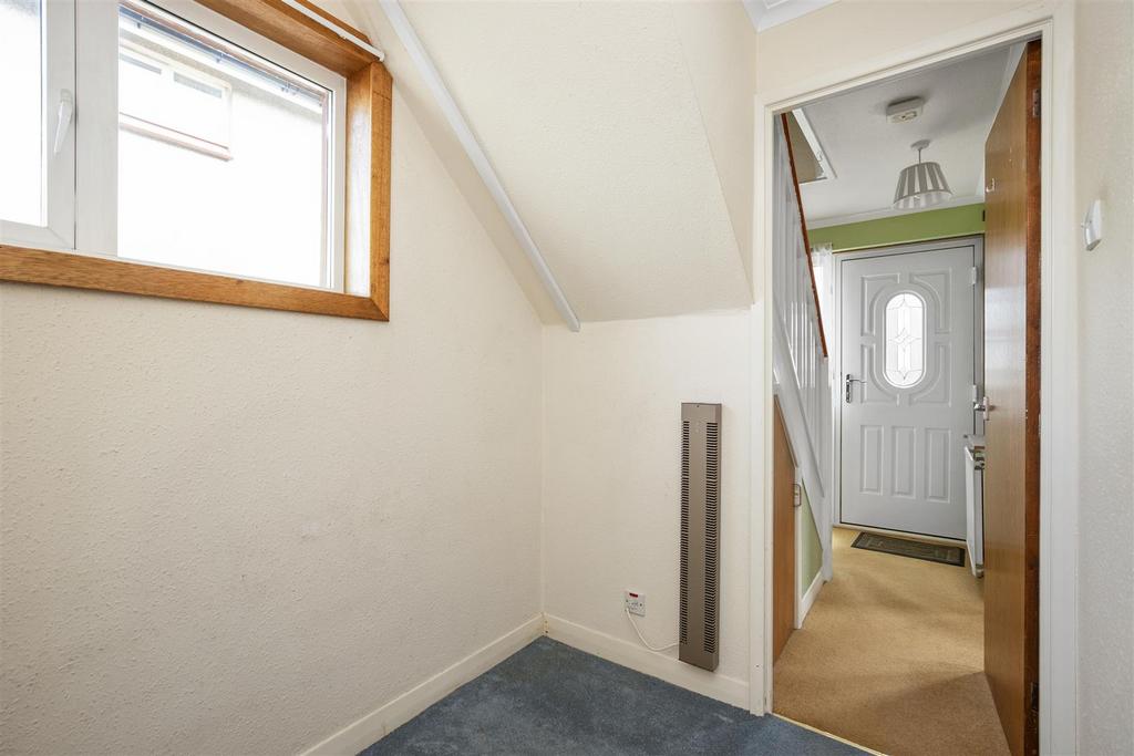 22 Broom Grove 14.jpg