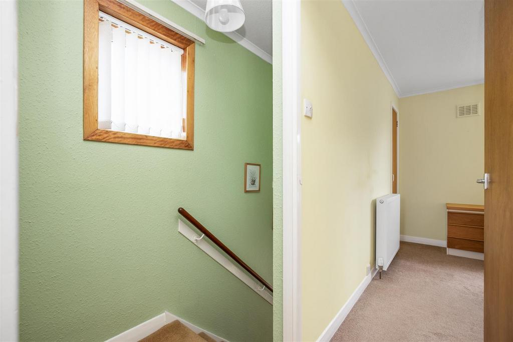 22 Broom Grove 15.jpg