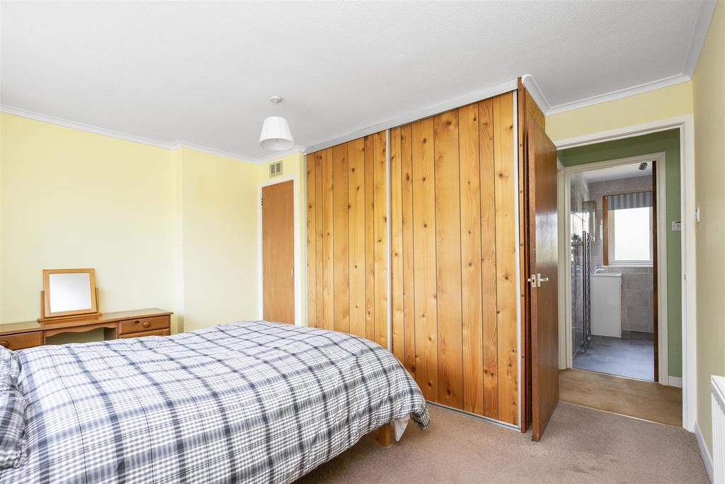 22 Broom Grove 17.jpg