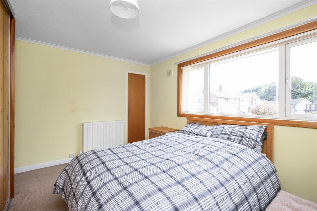 22 Broom Grove 18.jpg