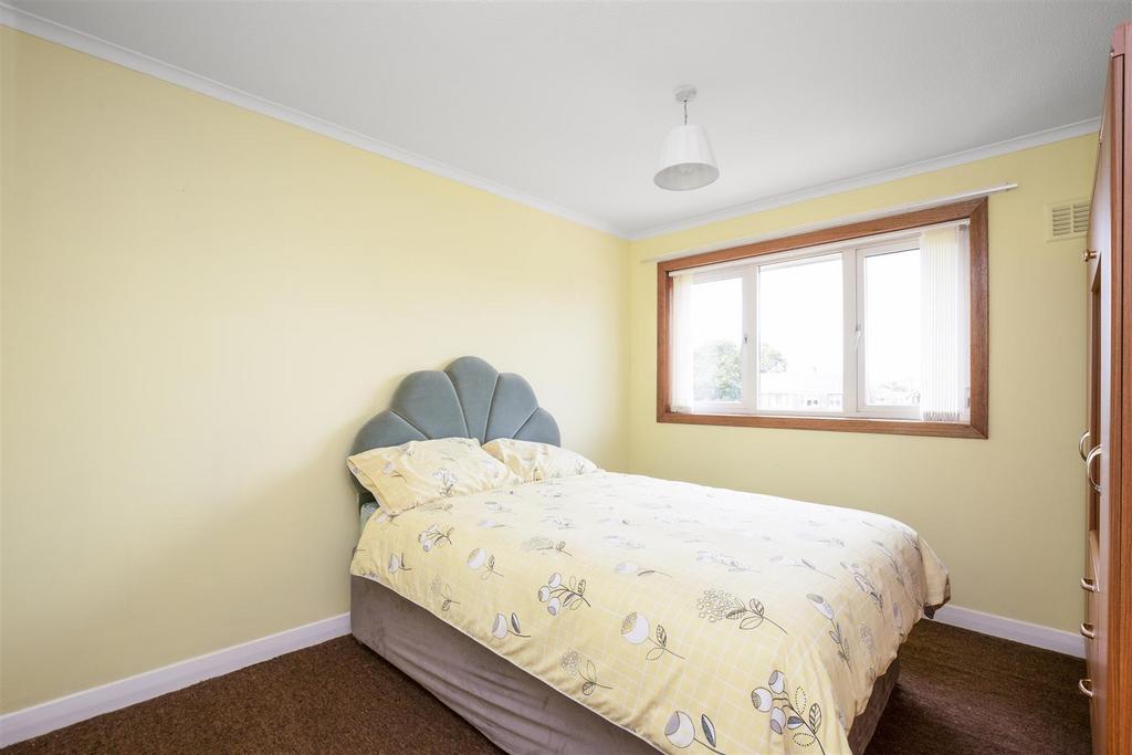 22 Broom Grove 19.jpg