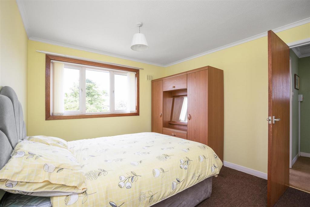 22 Broom Grove 20.jpg