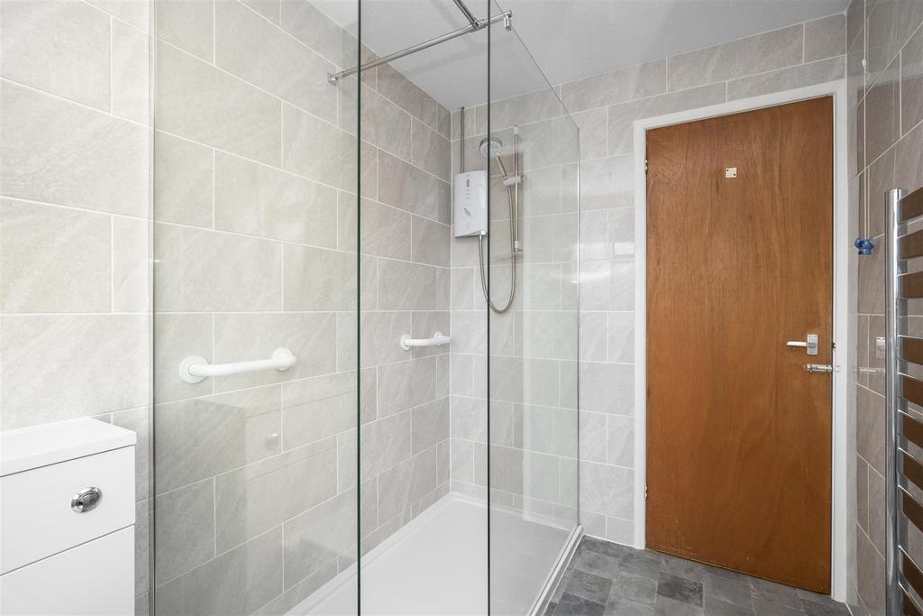 22 Broom Grove 22.jpg