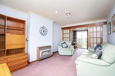 22 Broom Grove, Dunfermline, KY11 8QZ