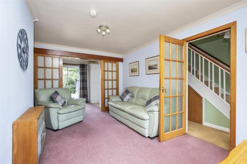 22 Broom Grove, Dunfermline, KY11 8QZ