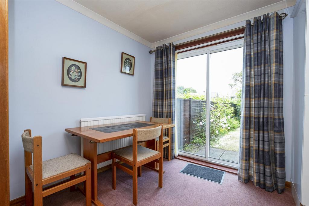 22 Broom Grove 8.jpg