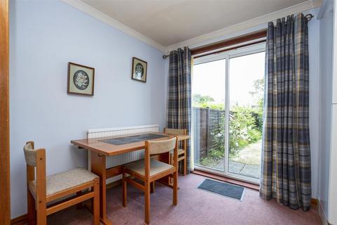 22 Broom Grove, Dunfermline, KY11 8QZ