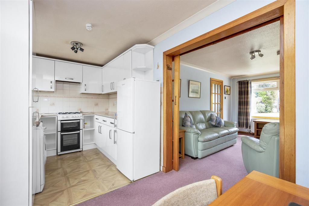 22 Broom Grove 12.jpg