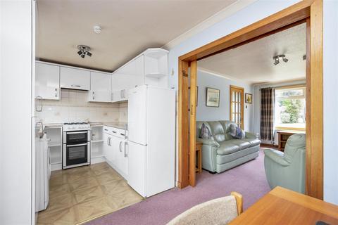 22 Broom Grove, Dunfermline, KY11 8QZ
