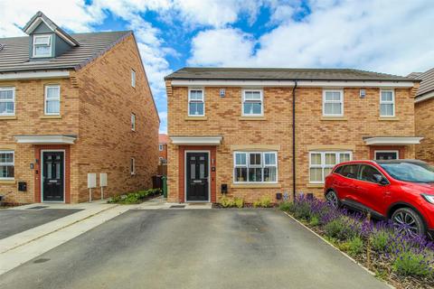 3 bedroom semi-detached house for sale, Tree Top Drive, Wakefield WF3