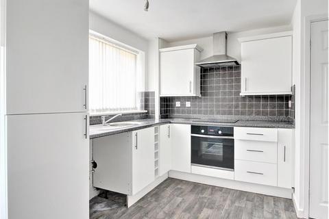 2 bedroom terraced house to rent, Glenwood Drive, Middleton M24 2TH