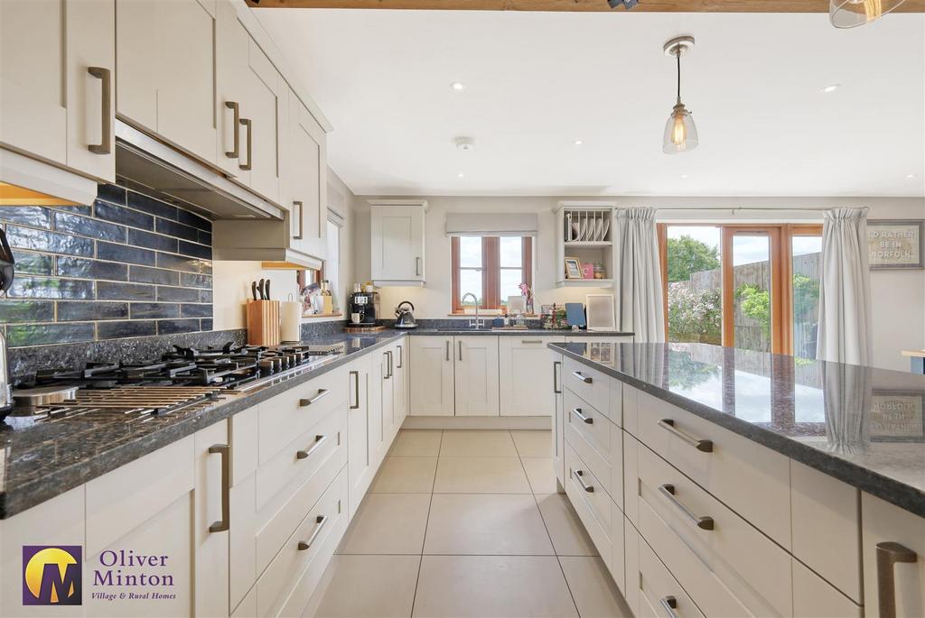 Superb kitchen/family room