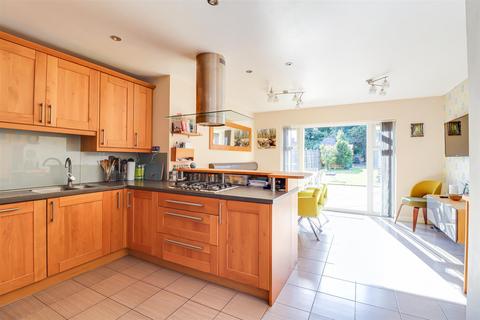 17 Bilton Road, Benfleet, SS7 2HQ