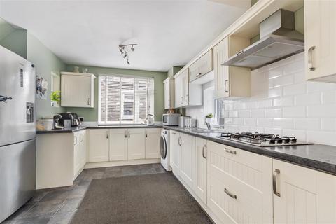 7 Highfield Road, Five Lane Ends, Bradford, BD2 2AU