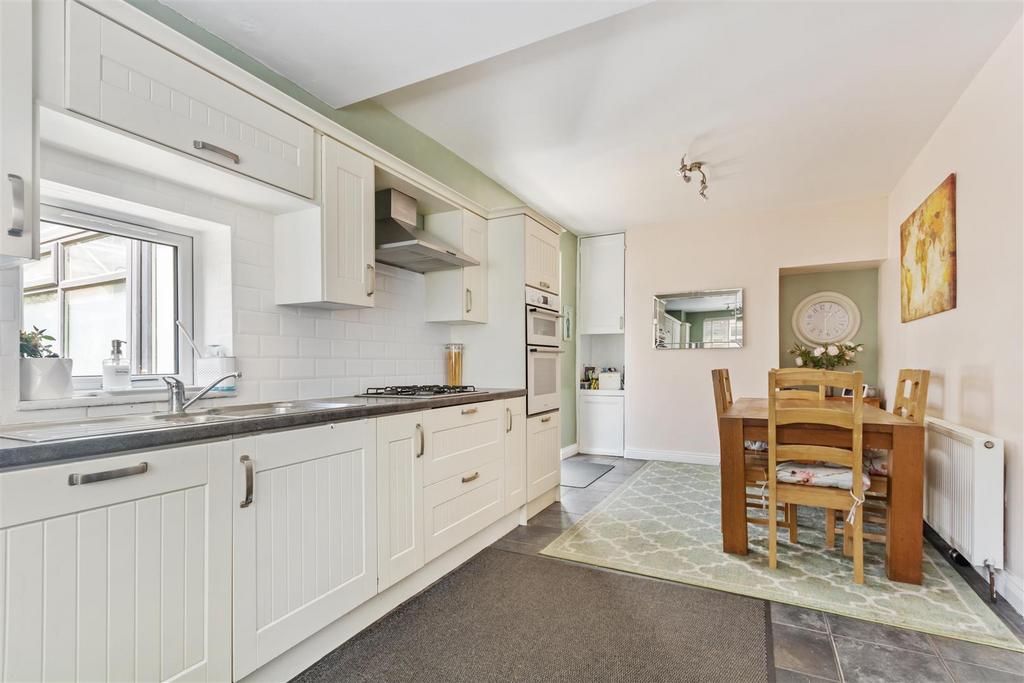 Modern dining kitchen