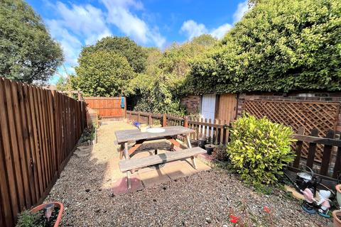 2 bedroom cottage for sale, Church Road, Harlington,