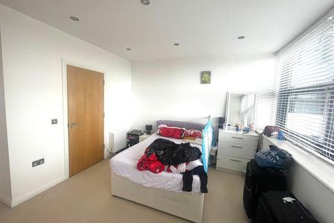 2 bedroom apartment to rent, Bovis House, Harrow HA2 0EE