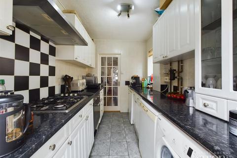 3 bedroom semi-detached house for sale, Winchester Road, Basingstoke RG21