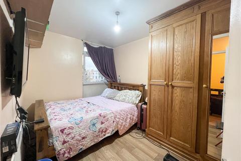 3 bedroom maisonette for sale, Mursell Estate, London