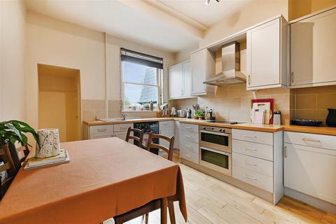 2 bedroom apartment to rent, Beverley Road, Barnes