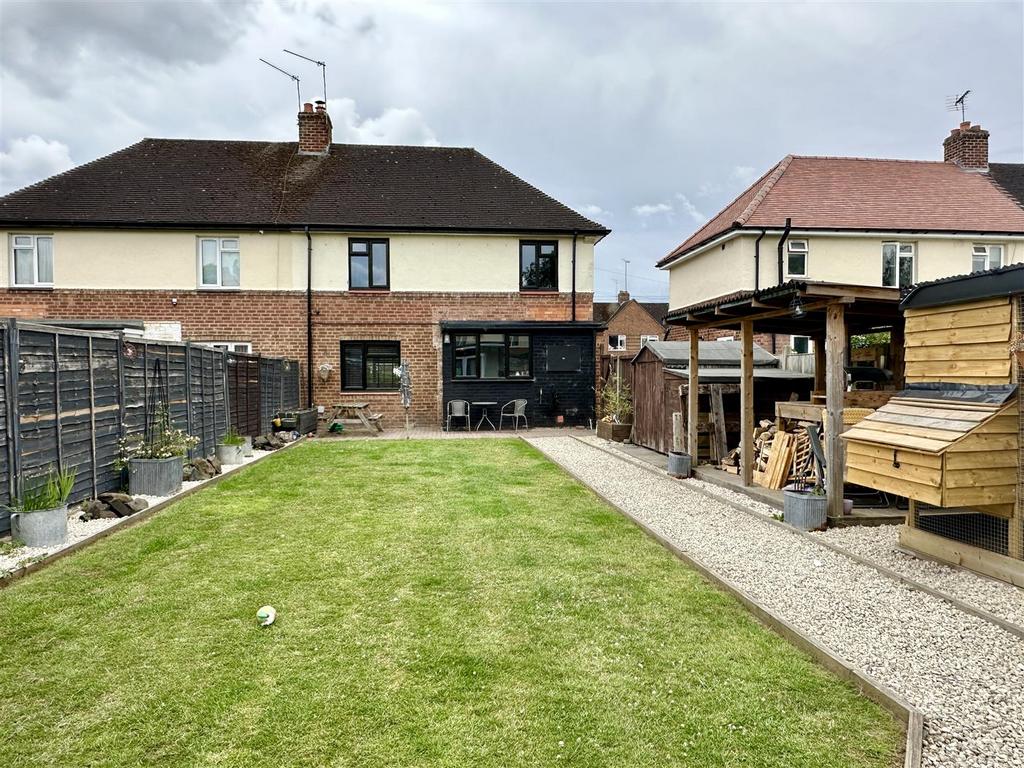 Garden to house