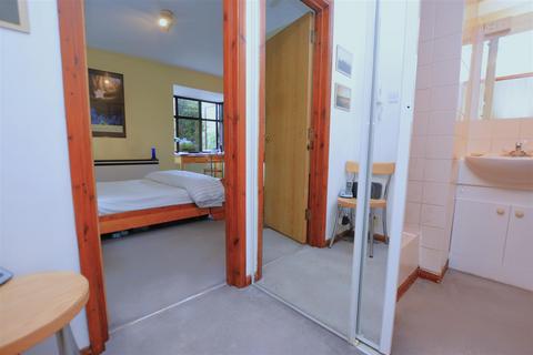2 Gilpin Close, Mitcham, CR4 3QR