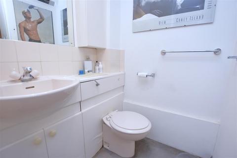 2 Gilpin Close, Mitcham, CR4 3QR